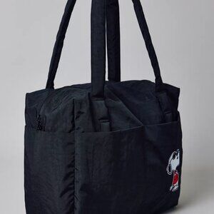 BAGGU UO URBAN OUTFITTERS JOE COOL PEANUTS EMBROIDERED SMALL CLOUD CARRY-ON BAG